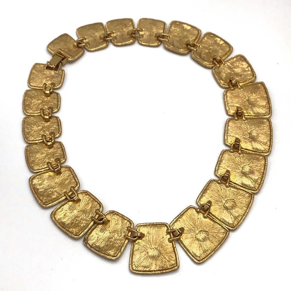 Vintage Gold Textured Collar Necklace - Picture 7 of 7